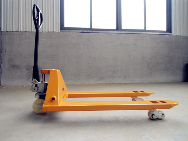 2噸手動液壓叉車一站式廠家供應(yīng)地牛多少錢--河北東圣吊索具制造有限公司--小型攪拌機(jī)|石材夾具|液壓堆高車|手動叉車