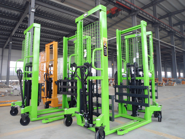 手動(dòng)堆高車(chē)價(jià)格可致電聯(lián)系客服了解--河北東圣吊索具制造有限公司--小型攪拌機(jī)|石材夾具|液壓堆高車(chē)|手動(dòng)叉車(chē)