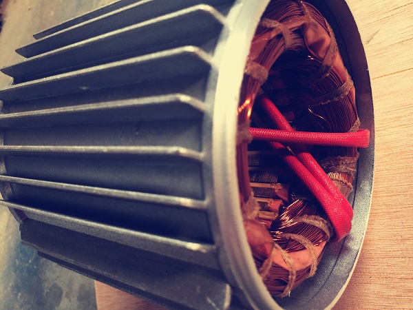 小型攪拌機電機內(nèi)部