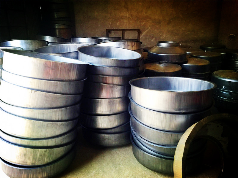 整潔有序車間體現(xiàn)小型攪拌機廠家生產車間規(guī)范秩序--河北東圣吊索具制造有限公司--小型攪拌機|石材夾具|液壓堆高車|手動叉車